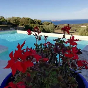 https://la-sima-villa-con-piscina-vista-mare-san-pantaleo-sardegna.in-sardinia.net